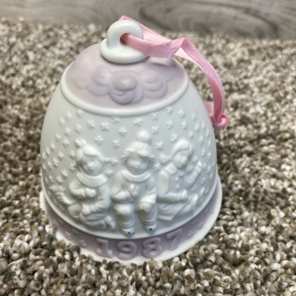 First Annual Lladró Bell Ornament Dated 1987 - Picture 2 of 4